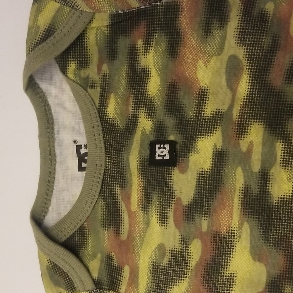 DC camo onesie - 6-9m nwot